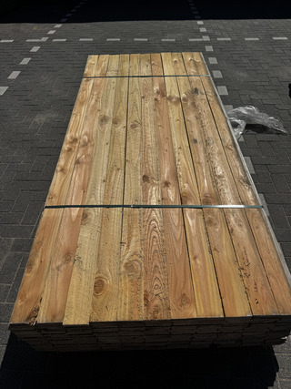 Douglas plank fijn bezaagd